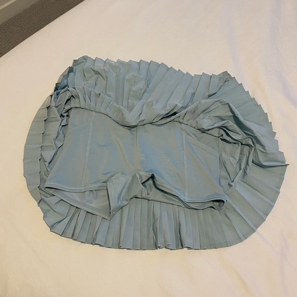 Alo Yoga Grand Slam Pleated Tennis Skirt in Chalk Light Blue Size Small - Picture 7 of 7
